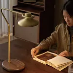 Настольная лампа Ziilamp Arc Gold с сенсорным включением от Vinsa