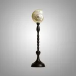 Декоративная настольная лампа Glowshell M с плафоном из ракушки от Vinsa