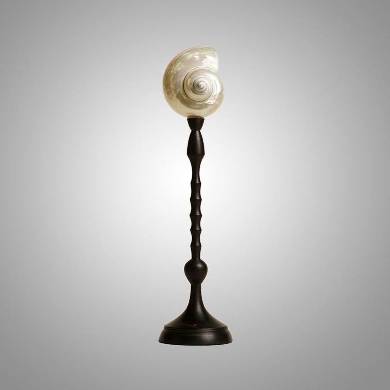 Декоративная настольная лампа Glowshell M с плафоном из ракушки от Vinsa Декоративная настольная лампа Glowshell M с плафоном из ракушки от Vinsa