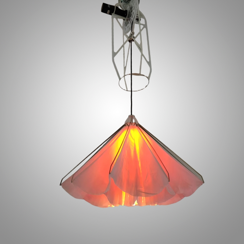 Подвесная люстра Silken Bloom C D120 с механизмом раскрытия и подъёма с плафоном в форме цветка от Vinsa Подвесная люстра Silken Bloom C D120 с механизмом раскрытия и подъёма с плафоном в форме цветка от Vinsa