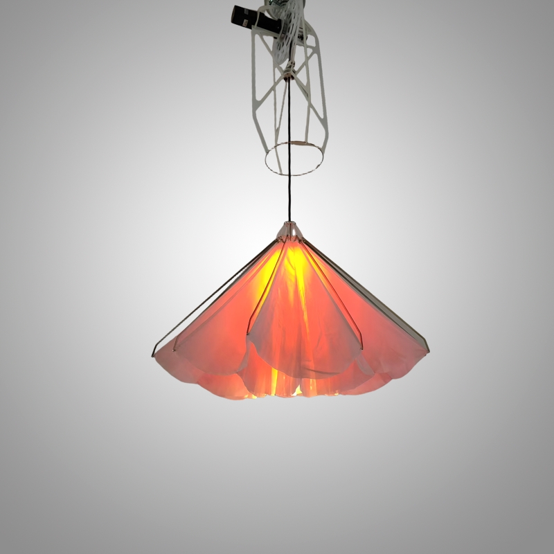 Подвесная люстра Silken Bloom C D60 с механизмом раскрытия и подъёма с плафоном в форме цветка от Vinsa Подвесная люстра Silken Bloom C D60 с механизмом раскрытия и подъёма с плафоном в форме цветка от Vinsa