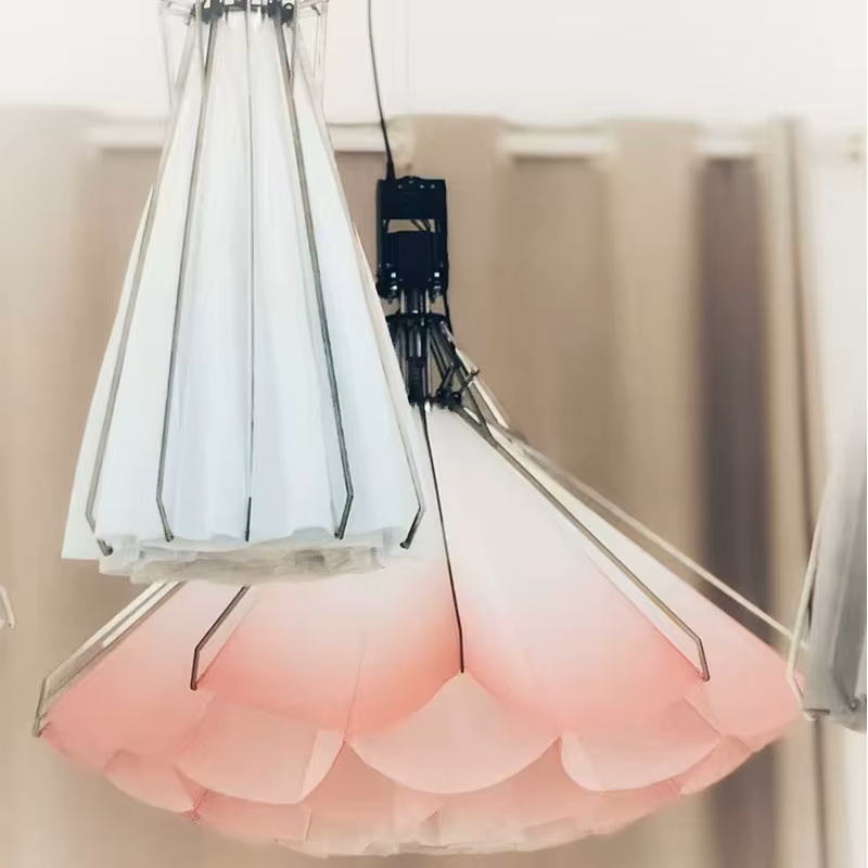 Подвесная люстра Silken Bloom В D120 с механизмом раскрытия с плафоном в форме цветка от Vinsa Подвесная люстра Silken Bloom В D120 с механизмом раскрытия с плафоном в форме цветка от Vinsa