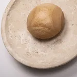 Настенный светодиодный светильник в виде вогнутого диска из натурального травертина от ImperiumLoft