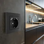 Комплект розетки с заземлением, шторками, рамкой однопостовой + 2 USB Arte Milano SET06-1-47-1 black от ImperiumLoft