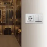 Выключатель двухклавишный с розеткой, заземлением, шторками Arte Milano SET06-2-30-2-40-1 silver от ImperiumLoft