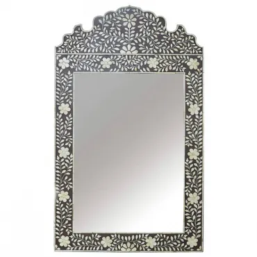 Зеркало в раме с инкрустацией костью