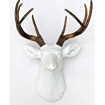 Голова оленя - Белая с бронзовыми рогами Голова оленя - Белая с бронзовыми рогами