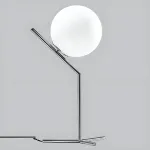 Настольная лампа IC Lights Family Michael Anastassiades High Chrome со стеклянным плафоном в форме шара от ImperiumLoft