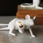 Настольная лампа Mouse Lying White с оригинальным оформлением в виде милой мышки от ImperiumLoft