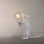 Настольная лампа Mouse Standing White Right с оригинальным оформлением в виде милой мышки от ImperiumLoft