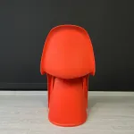 Стул Panton Red изогнутой формы от LaLume
