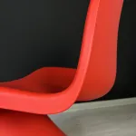 Стул Panton Red изогнутой формы от LaLume