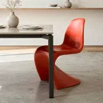 Стул Panton Red изогнутой формы от LaLume