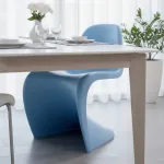 Стул Panton Blue изогнутой формы от LaLume 