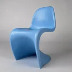 Стул Panton Blue изогнутой формы от LaLume 