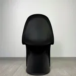 Стул Panton Black изогнутой формы от LaLume 
