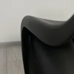 Стул Panton Black изогнутой формы от LaLume 