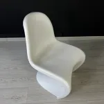 Стул Panton White изогнутой формы от LaLume 