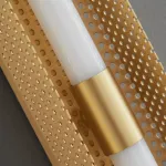 Серия светодиодных настенных светильников с удлиненным цилиндрическим плафоном и антибликовой решеткой по бокам Бра ERKER WALL H60 Brass от ImperiumLoft