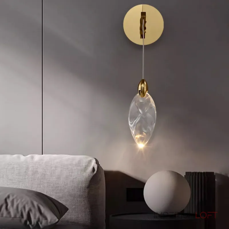 Настенный светильник в виде выгнутого диска с LED подсветкой Бра AQUILA WALL Brass от ImperiumLoft