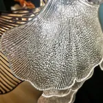 Серия люстр с многоярусным абажуром из подвесок в виде листьев гинкго из матового и прозрачного стекла и из металла LILLEN B от ImperiumLoft