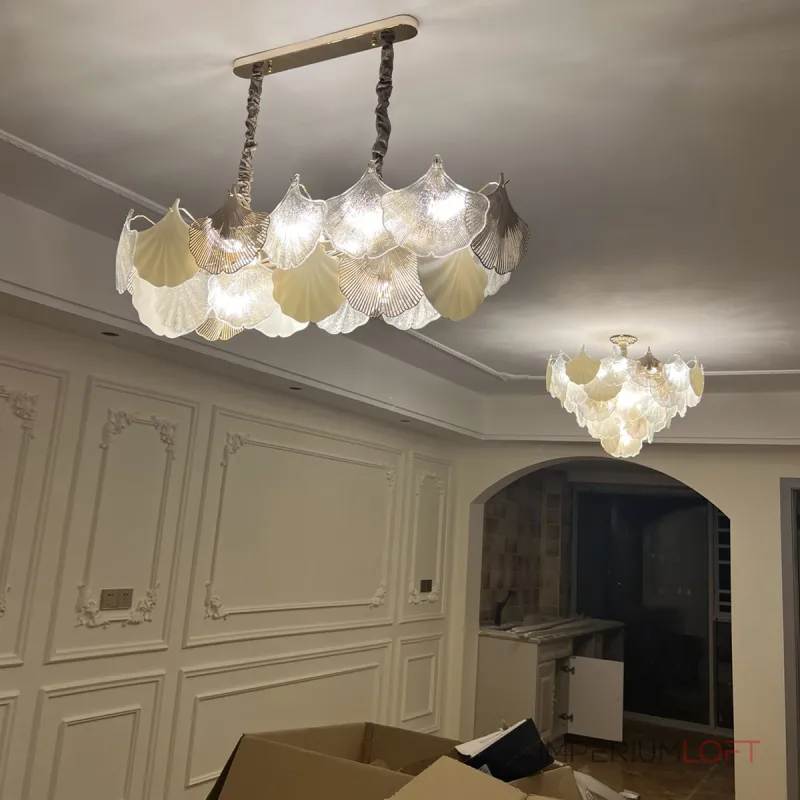 Серия люстр с многоярусным абажуром из подвесок в виде листьев гинкго из матового и прозрачного стекла и из металла LILLEN B от ImperiumLoft