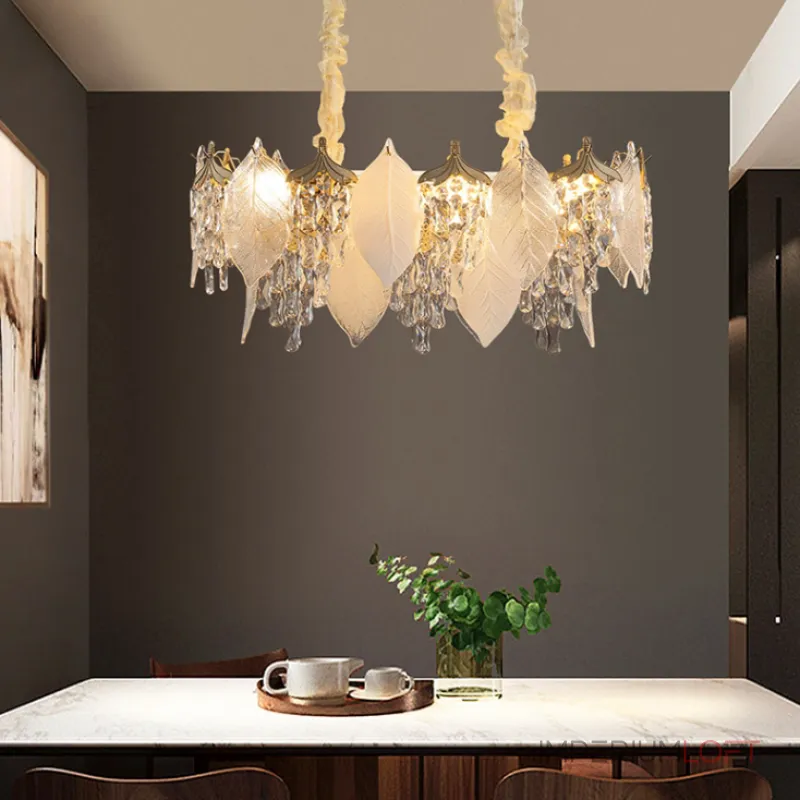 Серия люстр с многоярусным абажуром из подвесок в виде листьев из стекла и декором из хрустальных бусин разной формы VIRGILIO от ImperiumLoft