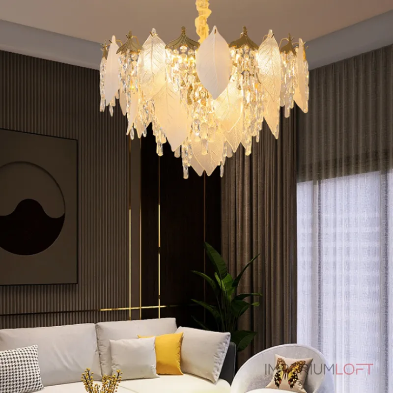 Серия люстр с многоярусным абажуром из подвесок в виде листьев из стекла и декором из хрустальных бусин разной формы VIRGILIO от ImperiumLoft