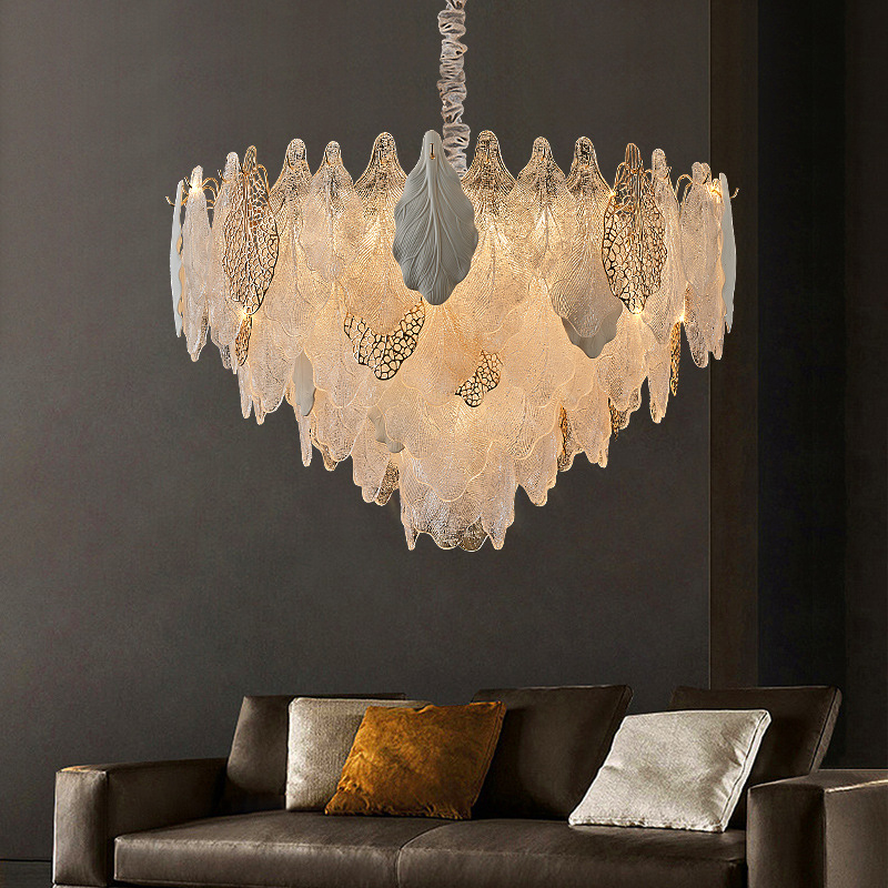 Серия люстр с многоярусным абажуром из подвесок в виде листьев из стекла, металла и керамики OLEANDER от ImperiumLoft