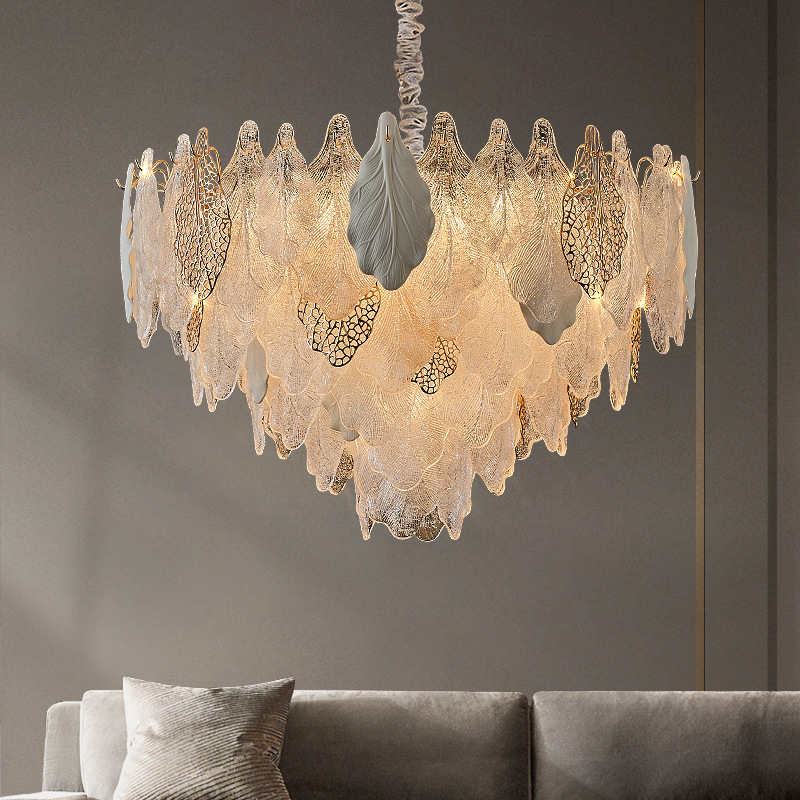 Серия люстр с многоярусным абажуром из подвесок в виде листьев из стекла, металла и керамики OLEANDER от ImperiumLoft