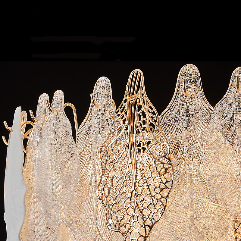 Серия люстр с многоярусным абажуром из подвесок в виде листьев из стекла, металла и керамики OLEANDER от ImperiumLoft