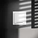 Розетка встраиваемая S70 с заземлением защитными шторками и крышкой 16А (белый матовый) Voltum VLS040302