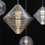 Каскадный светильник с комбинацией из 30-ти стеклянных подвесов в форме призм и сфер с концентрическим рельефом STYRK COMBO от ImperiumLoft