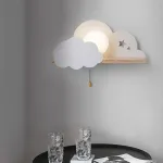 Настенный светильник с белым шарообразным плафоном на деревянной полочке с декоративными облаками Бра CUTE WHITE от ImperiumLoft