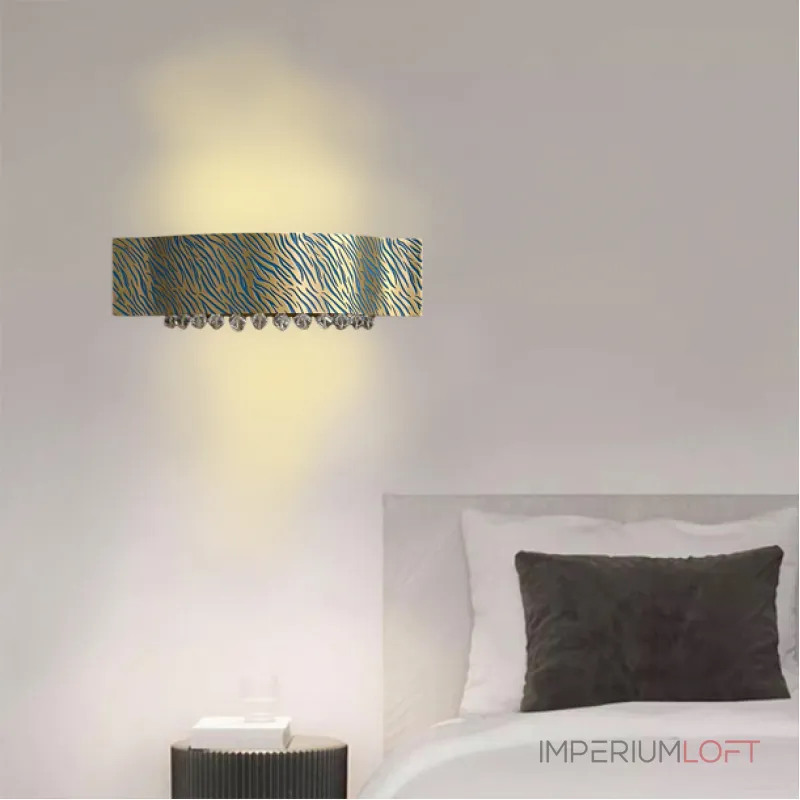 Настенный светильник с декором из хрустальных ограненных подвесок на латунном ободе с рельефным «хищным» узором Бра TIGER WALL S от ImperiumLoft Настенный светильник с декором из хрустальных ограненных подвесок на латунном ободе с рельефным «хищным» узором Бра TIGER WALL S от ImperiumLoft