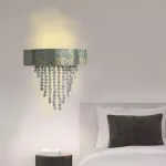 Настенный светильник с декором из хрустальных ограненных подвесок на латунном ободе с рельефным «хищным» узором Бра TIGER WALL L от ImperiumLoft