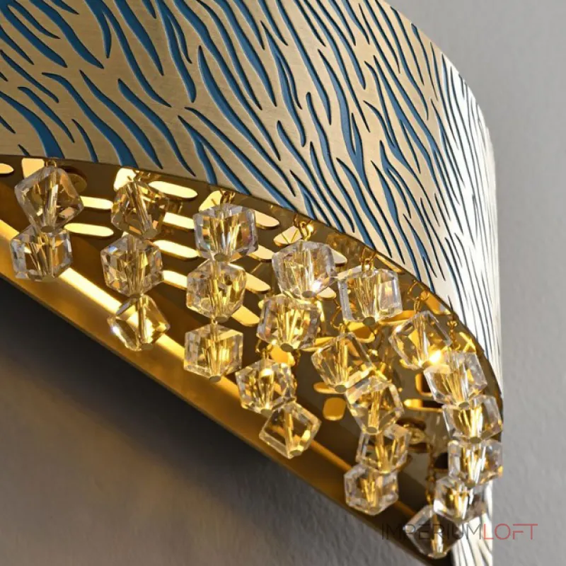 Настенный светильник с декором из хрустальных ограненных подвесок на латунном ободе с рельефным «хищным» узором Бра TIGER WALL L от ImperiumLoft Настенный светильник с декором из хрустальных ограненных подвесок на латунном ободе с рельефным «хищным» узором Бра TIGER WALL L от ImperiumLoft