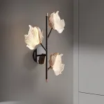 Настенный светильник с оригинальными рассеивателями в виде стилизованных бабочек из фигурного цветного стекла AUBREY WALL S от ImperiumLoft