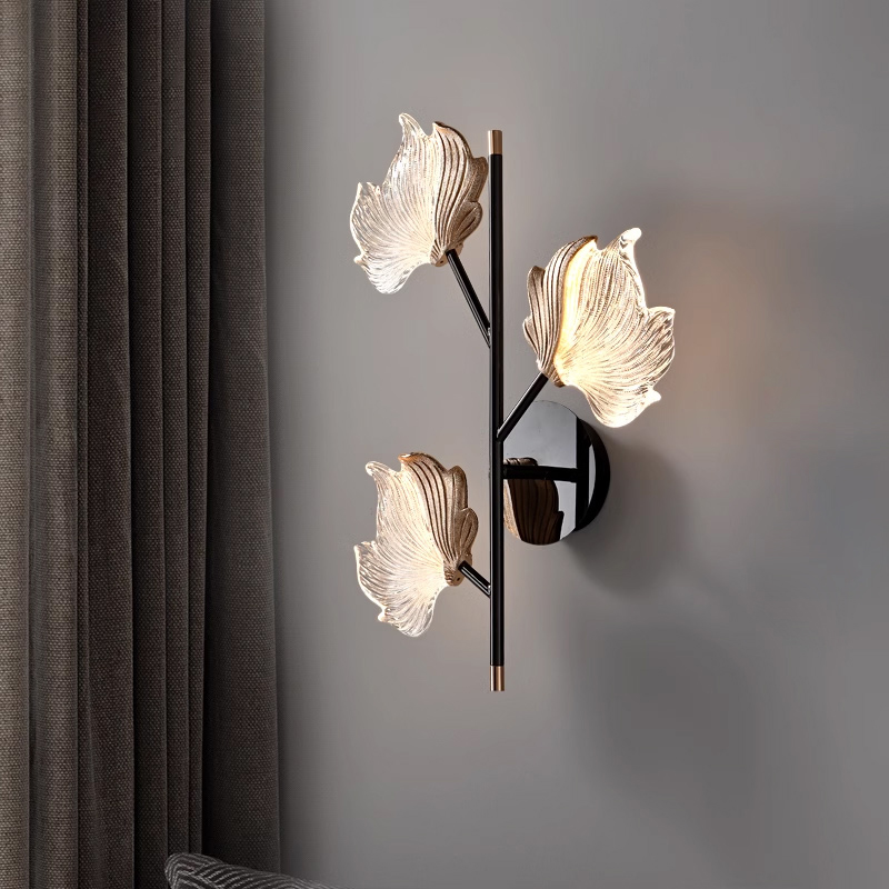 Настенный светильник с оригинальными рассеивателями в виде стилизованных бабочек из фигурного цветного стекла AUBREY WALL S от ImperiumLoft