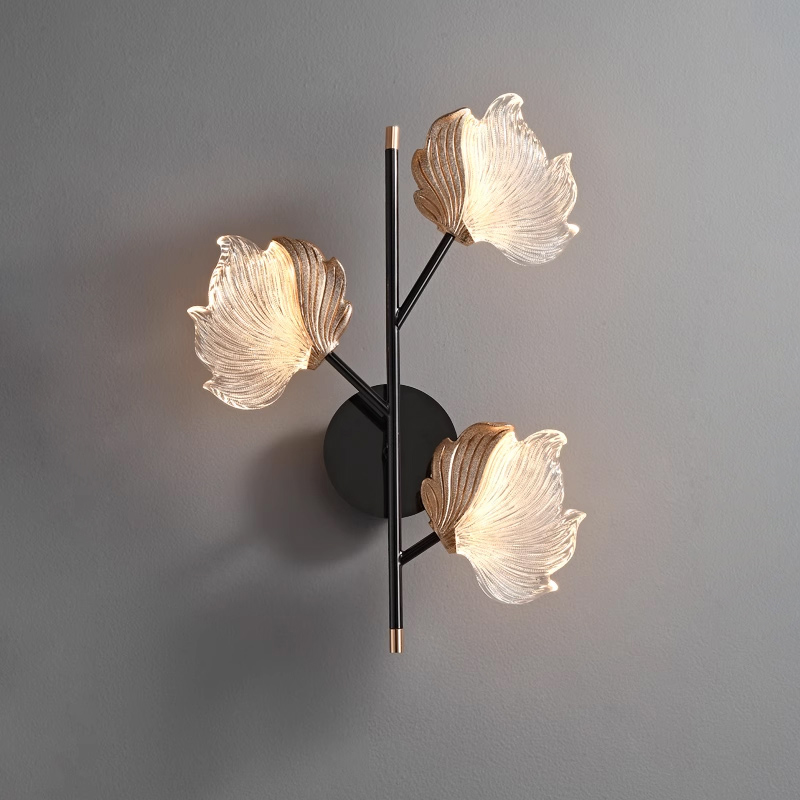 Настенный светильник с оригинальными рассеивателями в виде стилизованных бабочек из фигурного цветного стекла AUBREY WALL M от ImperiumLoft