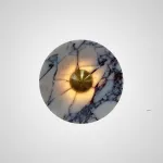 Светодиодный настенный светильник с дисковидным рассеивателем из цветного мрамора с контрастной текстурой Бра TERKEL RED L от ImperiumLoft