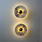 Светодиодный настенный светильник с дисковидным рассеивателем из цветного мрамора с контрастной текстурой Бра TERKEL RED L от ImperiumLoft