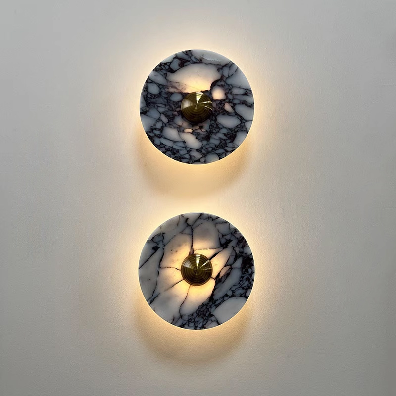 Светодиодный настенный светильник с дисковидным рассеивателем из цветного мрамора с контрастной текстурой Бра TERKEL BLACK L от ImperiumLoft