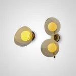 Настенный cветильник с кремово-желтыми шарообразными плафонами внутри стеклянных купольных рассеивателей разной фактуры ROMANUS WALL M от ImperiumLoft