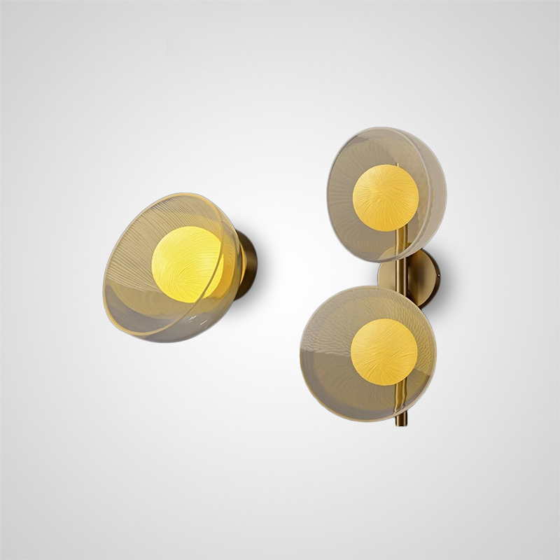 Настенный cветильник с кремово-желтыми шарообразными плафонами внутри стеклянных купольных рассеивателей разной фактуры ROMANUS WALL M от ImperiumLoft