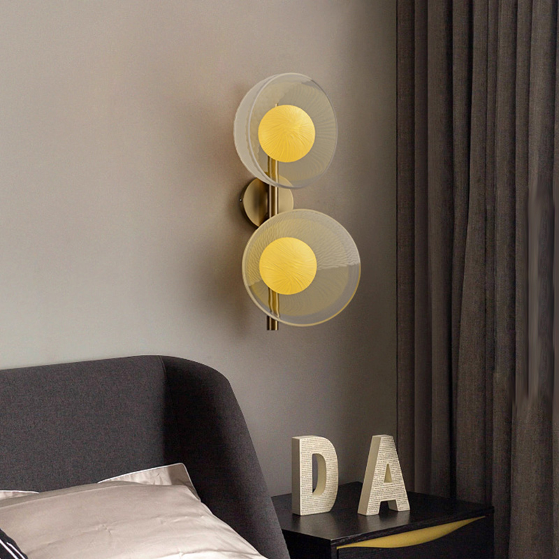 Настенный cветильник с кремово-желтыми шарообразными плафонами внутри стеклянных купольных рассеивателей разной фактуры ROMANUS WALL M от ImperiumLoft