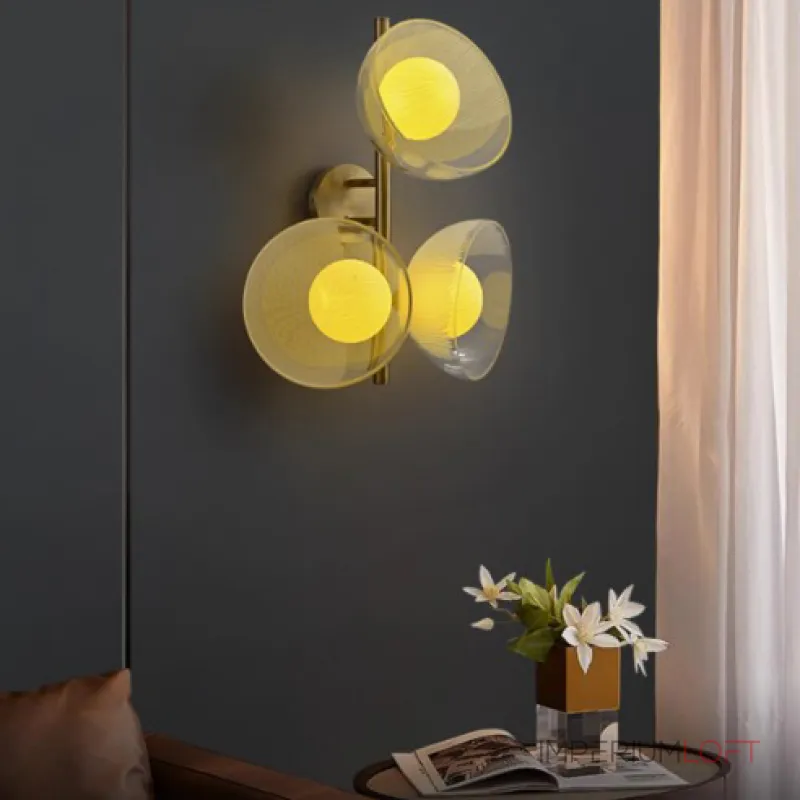 Настенный cветильник с кремово-желтыми шарообразными плафонами внутри стеклянных купольных рассеивателей разной фактуры ROMANUS WALL L от ImperiumLoft