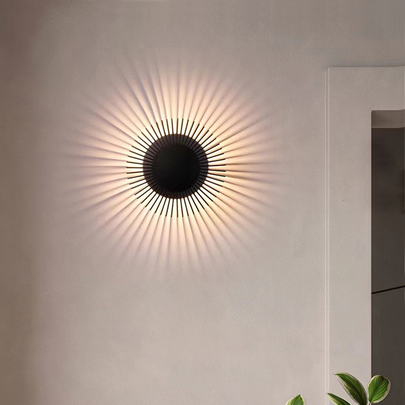 Настенный светодиодный cветильник в виде цилиндра с радиально расположенными пластинами SMED BLACK 5000 от ImperiumLoft