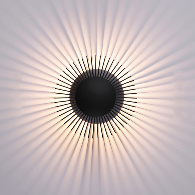 Настенный светодиодный cветильник в виде цилиндра с радиально расположенными пластинами SMED BLACK 5000 от ImperiumLoft