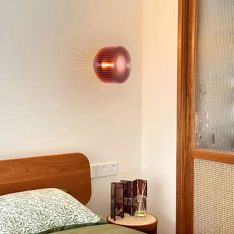 Настенный светодиодный cветильник в виде цилиндра с радиально расположенными пластинами SMED PINK 4000 от ImperiumLoft